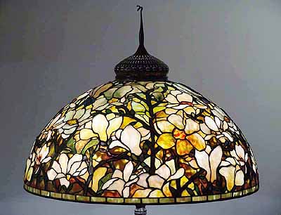 28" Magnolia Tiffany Lamp